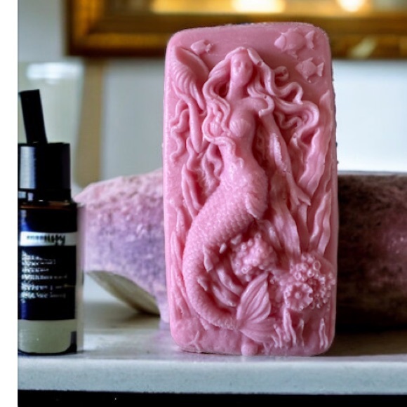 Hand Crafted Soap Mermaid Bar - Strawberry Pound Cake - Picture 4 of 8